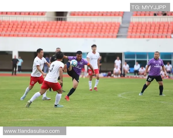 足球运动员的露鸟事件引发的社会讨论与体育道德的深思